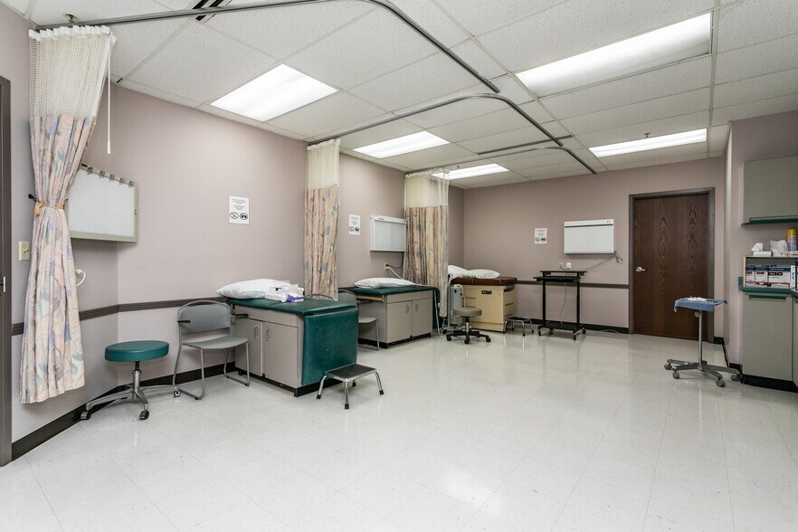 More Photos Of 1 Professional Dr, Alton Medical For Sale