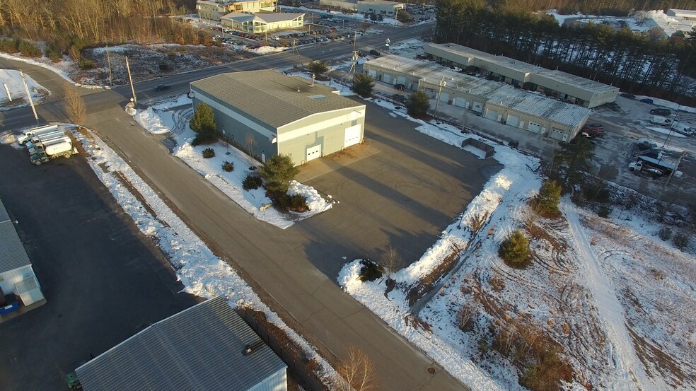 More Photos Of 4 Gator Rock Rd, Somersworth Distribution For Sale