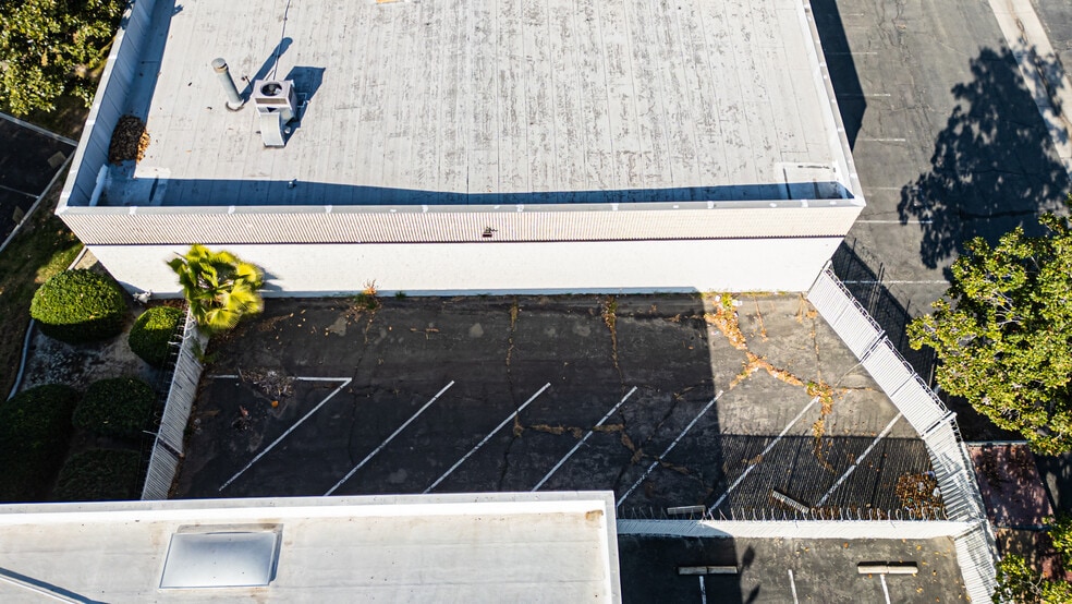 More Photos Of 1831 S Commercenter Dr W, San Bernardino Warehouse For Sale