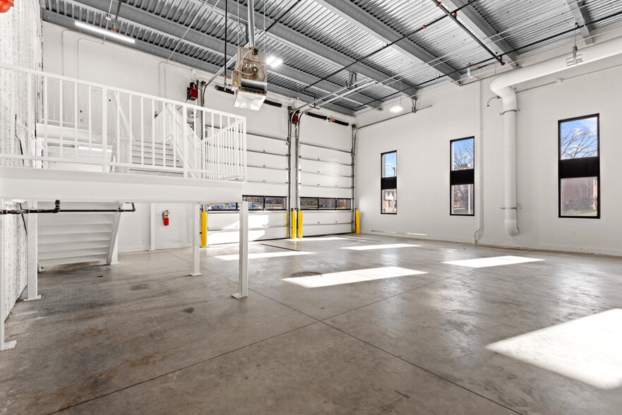 More Photos Of 947 US-6, Iowa City Self Storage For Sale