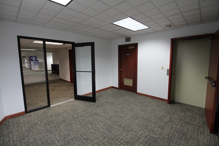 More Photos Of 12 3rd St NW, Great Falls Bank For Lease