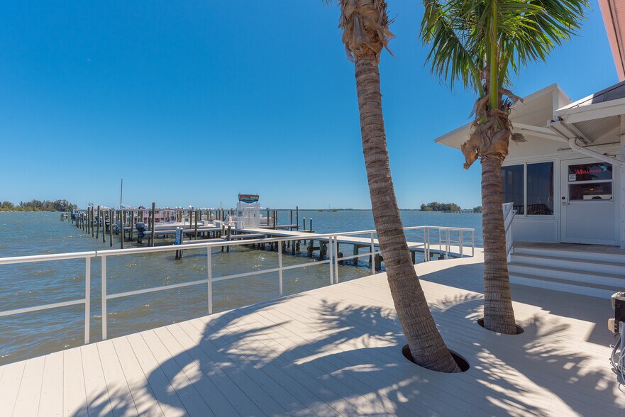 More Photos Of 806 Indian River Dr, Sebastian Marina For Sale