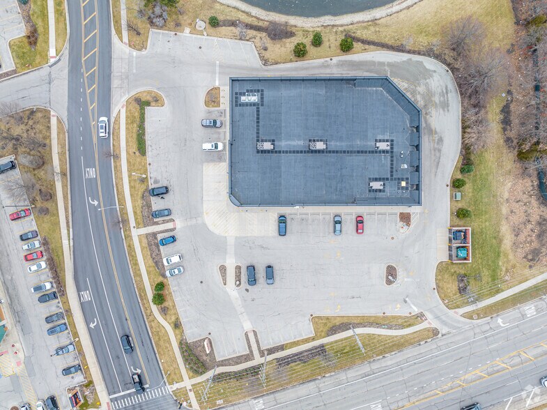 More Photos Of 2000 S Naperville Rd, Wheaton Drugstore For Sale