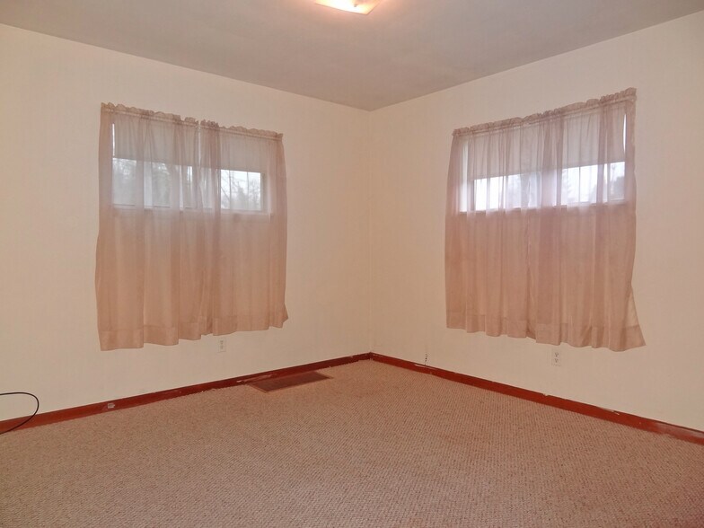 More Photos Of 93 Maple Ave, Morgantown Office For Sale