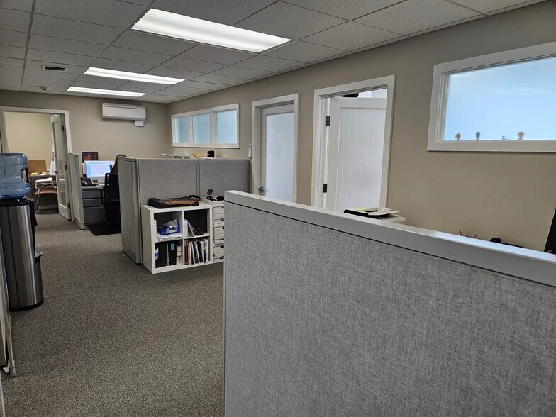 More Photos Of 35 Main St, Florence Storefront Retail Office For Lease