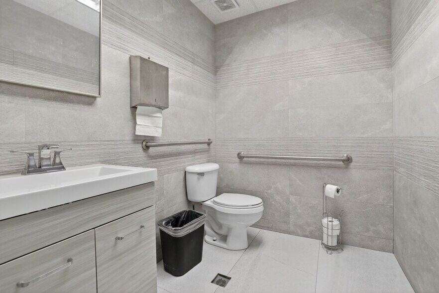 More Photos Of 1007 Shotgun Rd, Sunrise Office For Sale