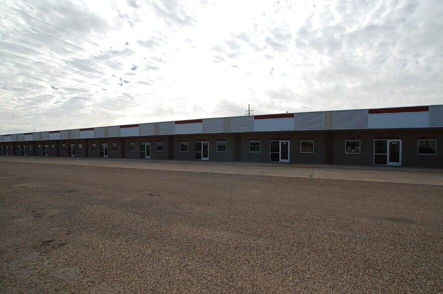 More Photos Of 302-340 E 40th St, Lubbock Unknown For Lease