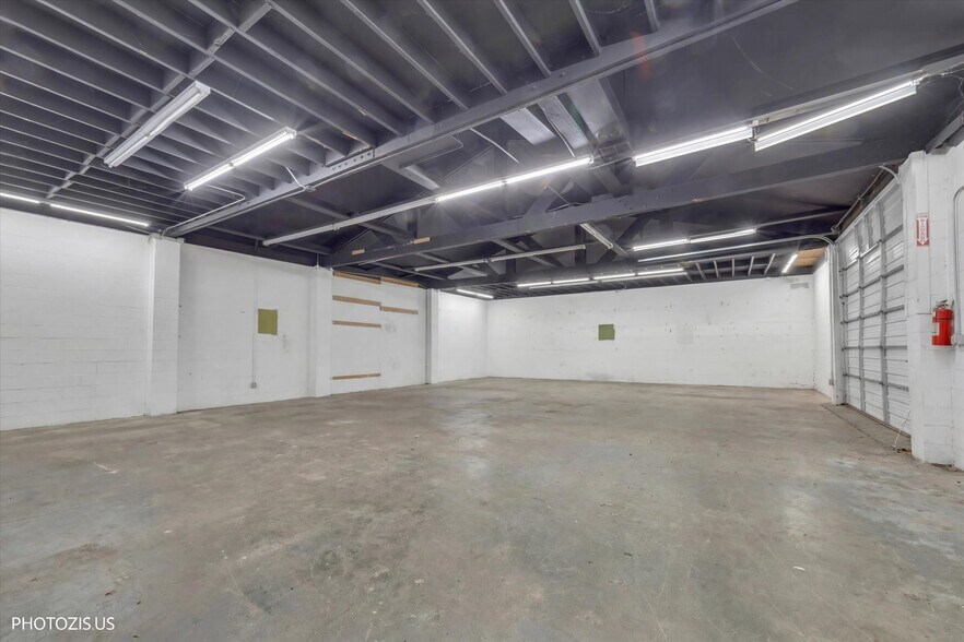 More Photos Of 122 W Northwest Hwy, Barrington Freestanding For Sale