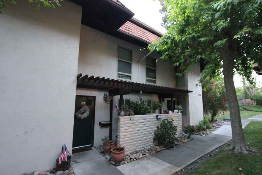 More Photos Of 1327 Montego, Walnut Creek Apartments For Sale