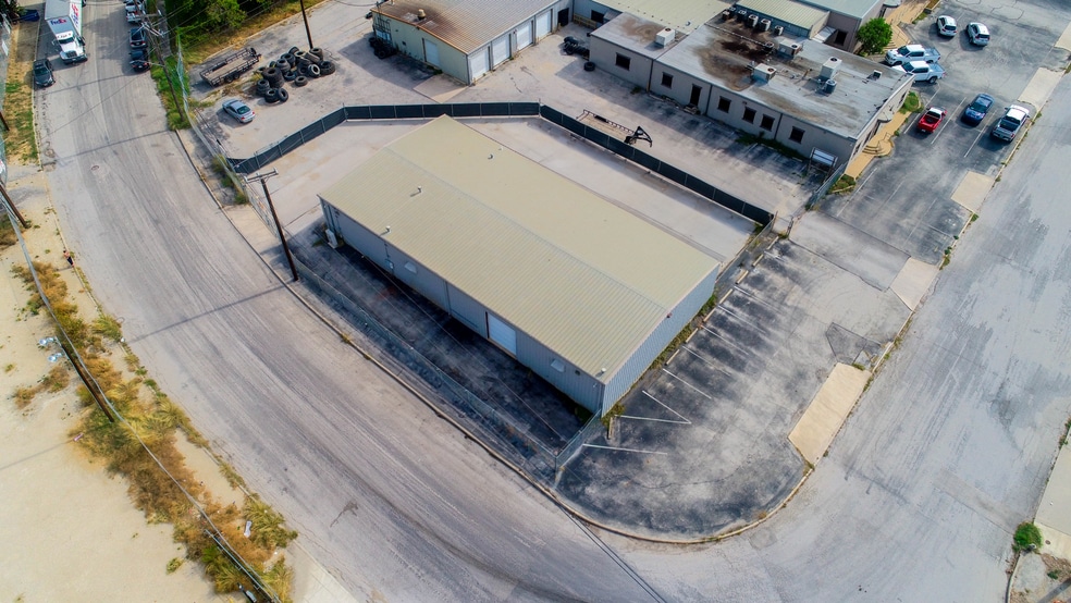 More Photos Of 4711 Broom St, San Antonio Warehouse For Sale