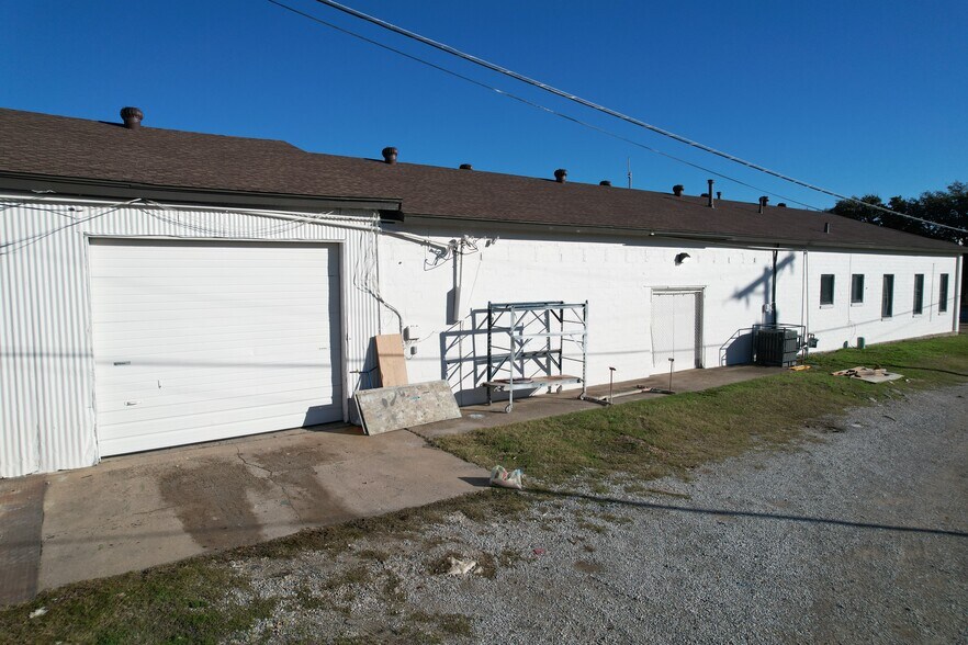 More Photos Of 517 N 5th St, Garland Warehouse For Lease