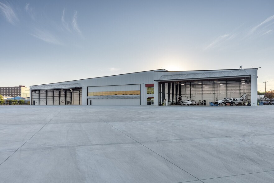 More Photos Of 10440 John Cape Rd, San Antonio Airplane Hangar For Lease