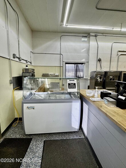 More Photos Of 301 S Defiance St, Stryker Auto Repair For Sale