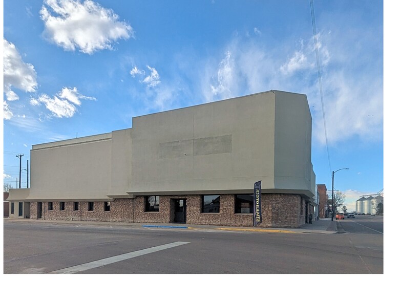 More Photos Of 100 Oak Ave, Eaton Bank For Sale
