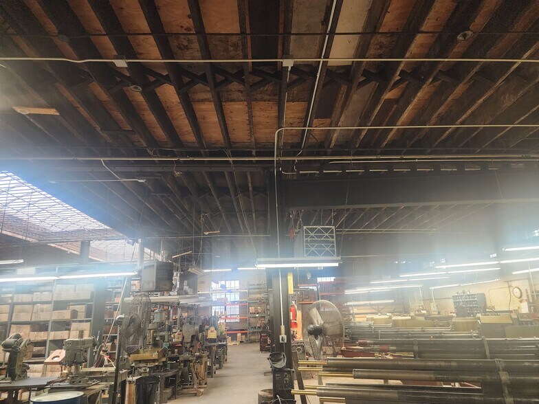 More Photos Of 2922 W 26th St, Chicago Warehouse For Lease