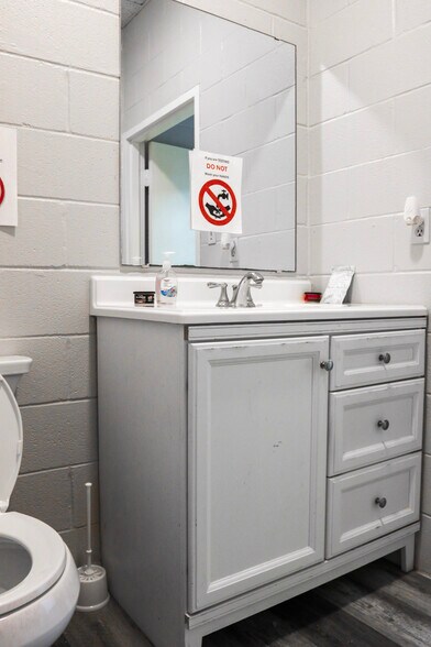 More Photos Of 36 Private Road 6245, Dayton Flex For Lease