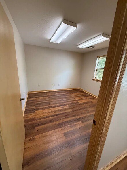 More Photos Of 409 W 21st Ave, Covington Loft Creative Space For Lease