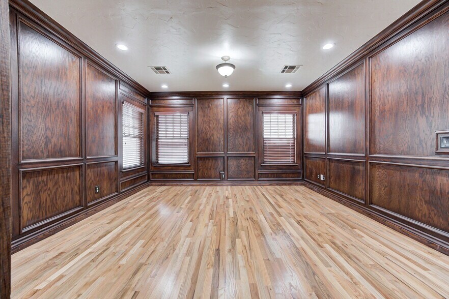 More Photos Of 1319 N Classen Dr, Oklahoma City Office For Lease