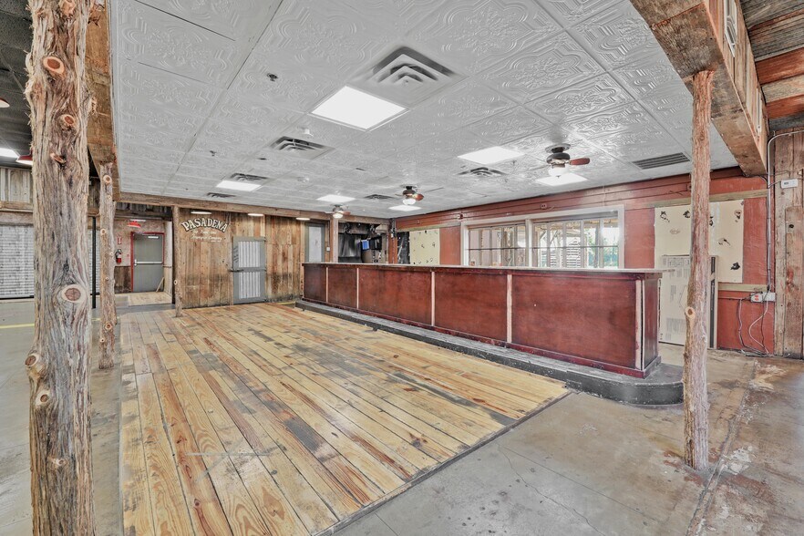 More Photos Of 6915 Spencer Hwy, Pasadena Restaurant For Lease