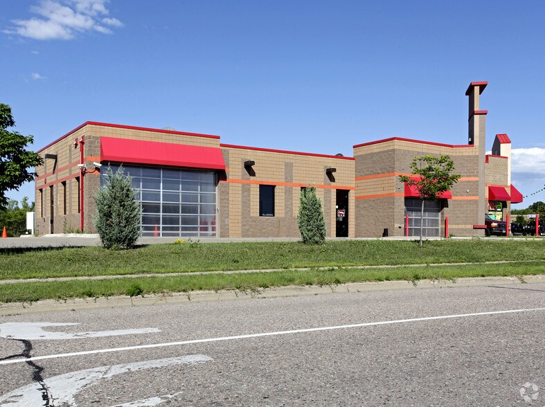 Primary Photo Of 1305 Crystal Ln, Chaska Auto Repair For Lease