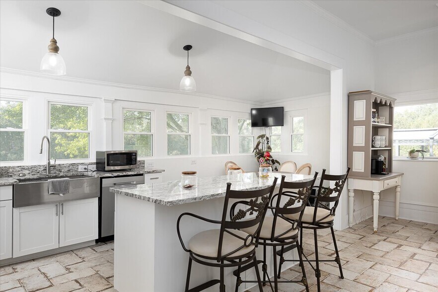 More Photos Of 667 Hustle Rd, Hustle Winery Vineyard For Sale