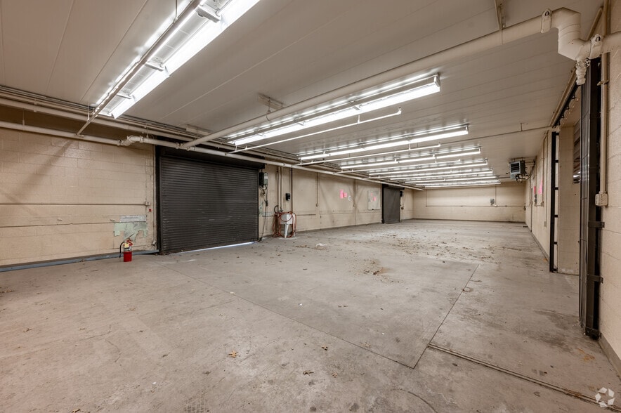 More Photos Of 4201 W Morris St, Indianapolis Service For Sale