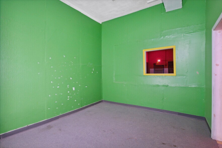 More Photos Of 1431-1435 E Vernon Rd, Philadelphia Restaurant For Lease