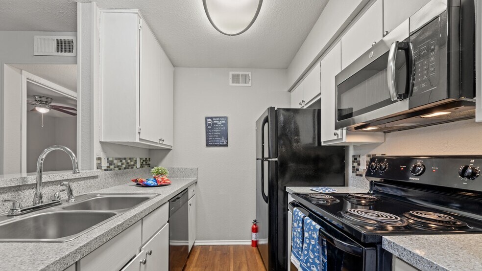 More Photos Of 1002 S Edmonds Ln, Lewisville Apartments For Sale