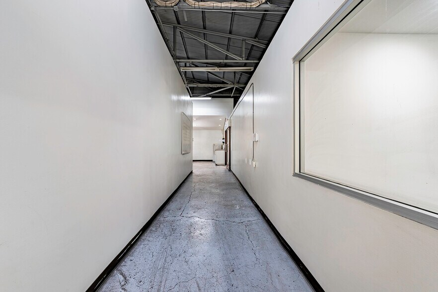 More Photos Of 2165 W Cowles St, Long Beach Service For Lease