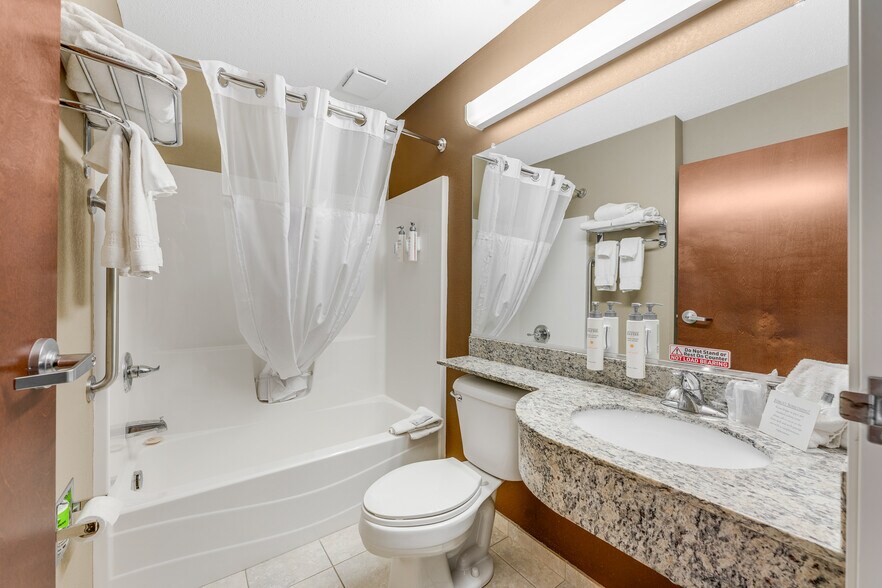 More Photos Of 20 Southland Dr, Fairmont Hotel For Sale