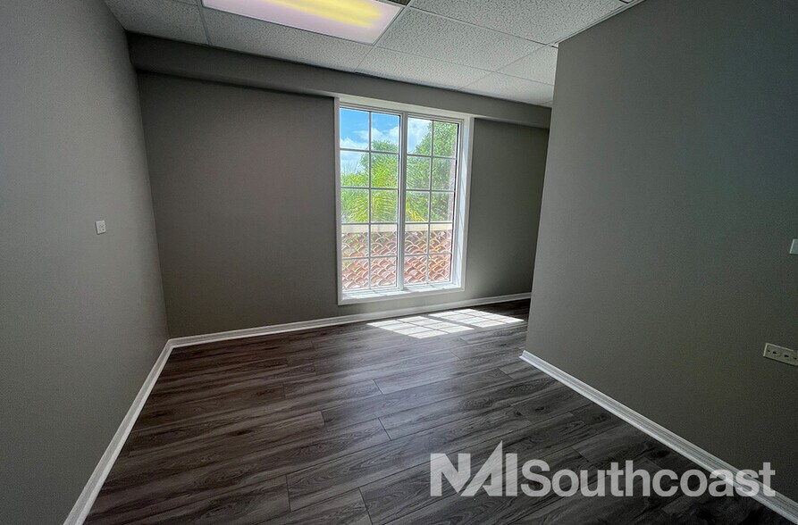 More Photos Of 7000 SE Federal Hwy, Stuart Office For Lease