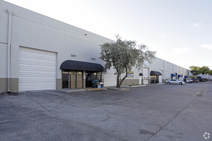 More Photos Of 3989-4011 Pembroke Rd, Hollywood Unknown For Lease