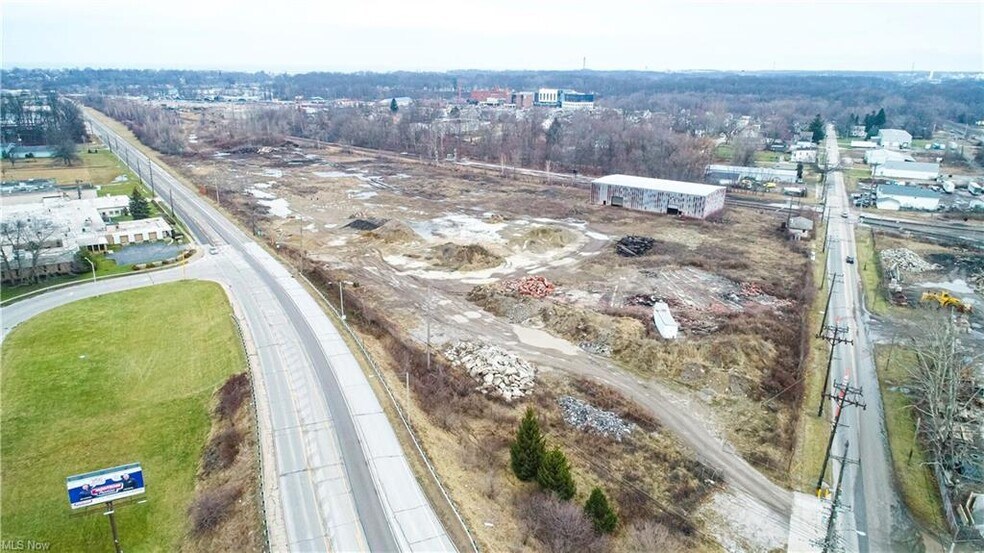 More Photos Of 1015 30th St, Ashtabula Distribution For Sale