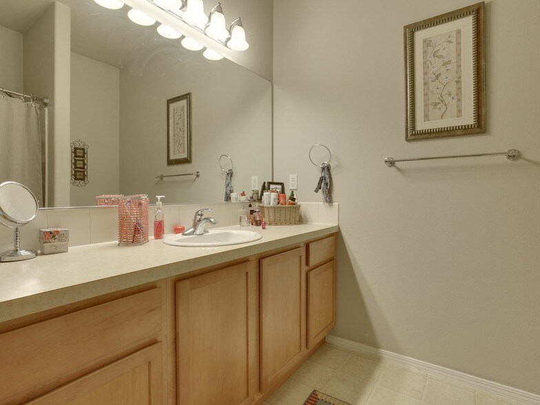 More Photos Of 1647 NE Market Dr, Fairview Apartments For Sale