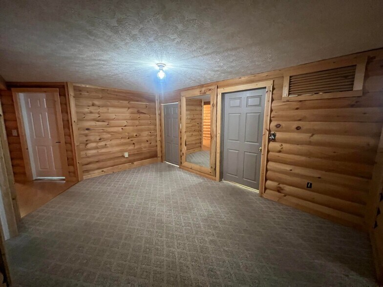 More Photos Of 380 S Main St, De Graff Light Manufacturing For Sale