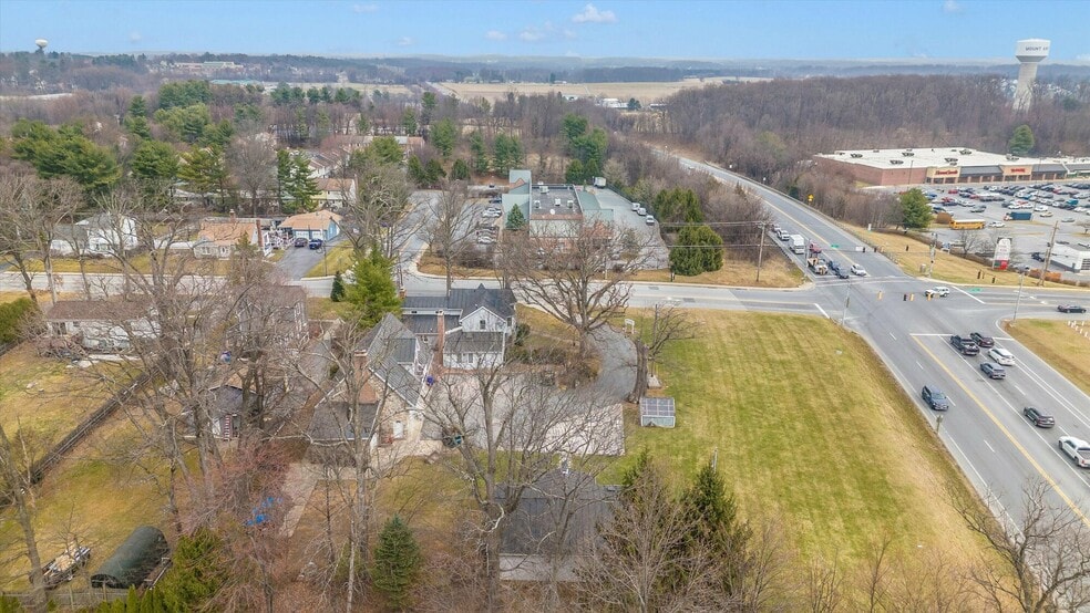 More Photos Of 806 Park Ave, Mount Airy Office For Sale