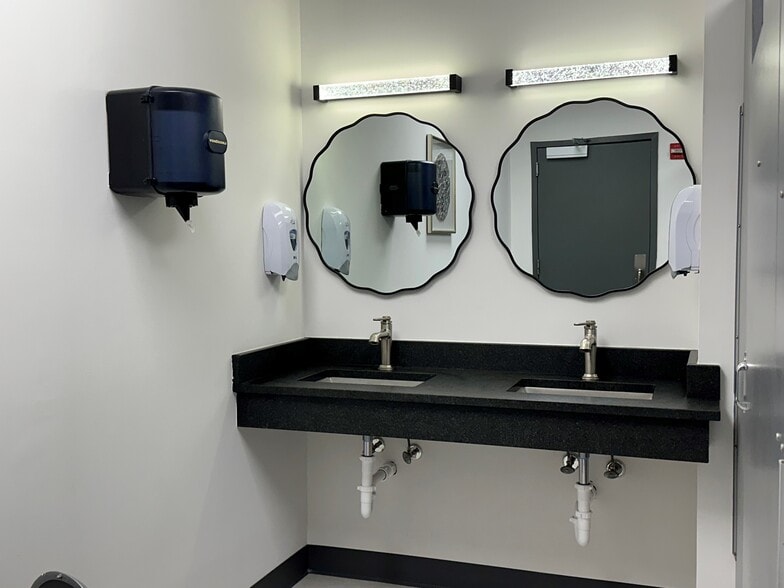 More Photos Of 12 Penns Trl, Newtown Medical For Lease