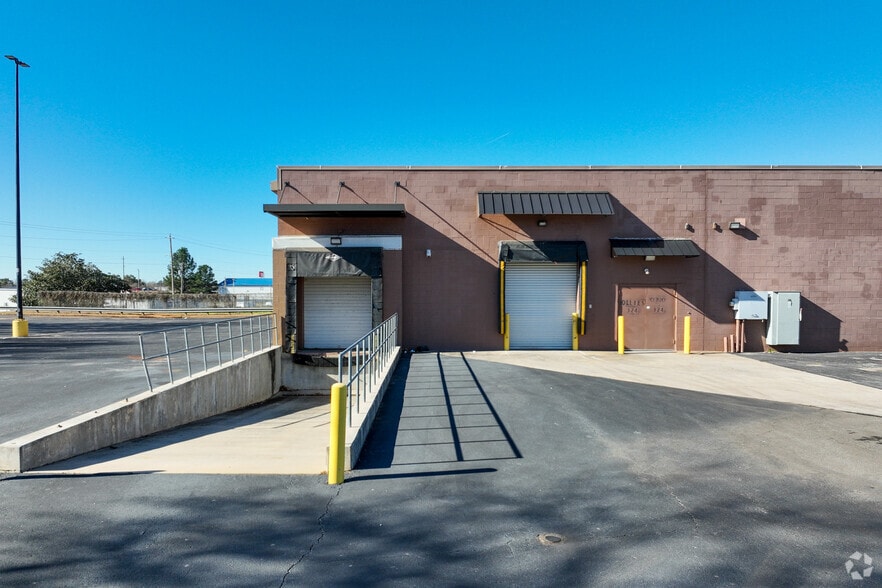 More Photos Of 100 Spalding Square, Griffin Unknown For Lease