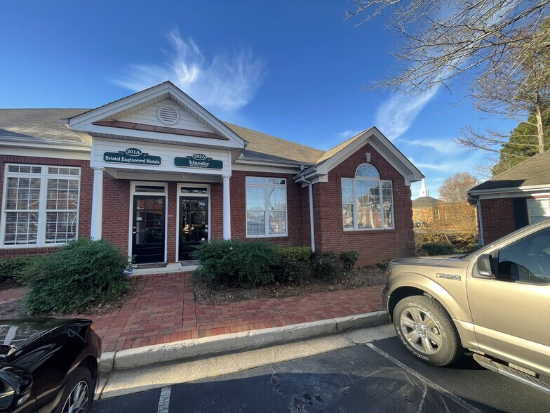 Primary Photo Of 327 Dahlonega St, Cumming Office For Lease