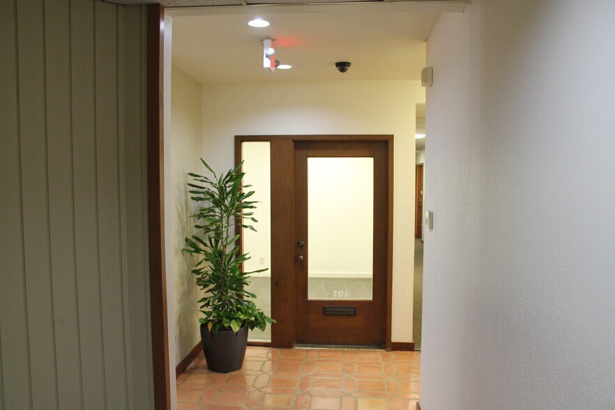 More Photos Of 7475 Callaghan Rd, San Antonio Office For Sale