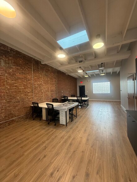 More Photos Of 1712 Connecticut Ave NW, Washington Storefront Retail Office For Lease