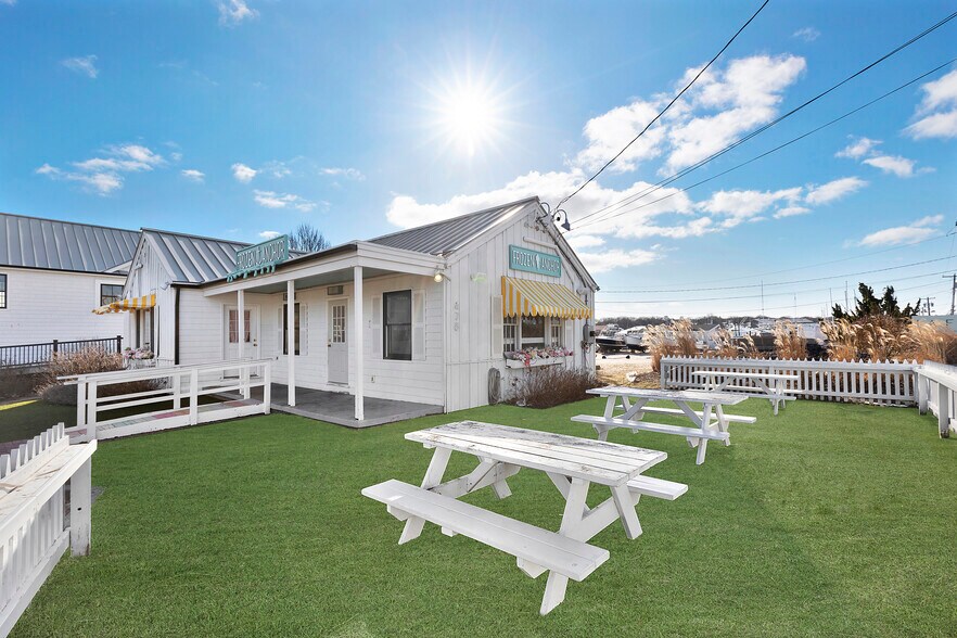 More Photos Of 478 W Lake Dr, Montauk Storefront Retail Office For Sale