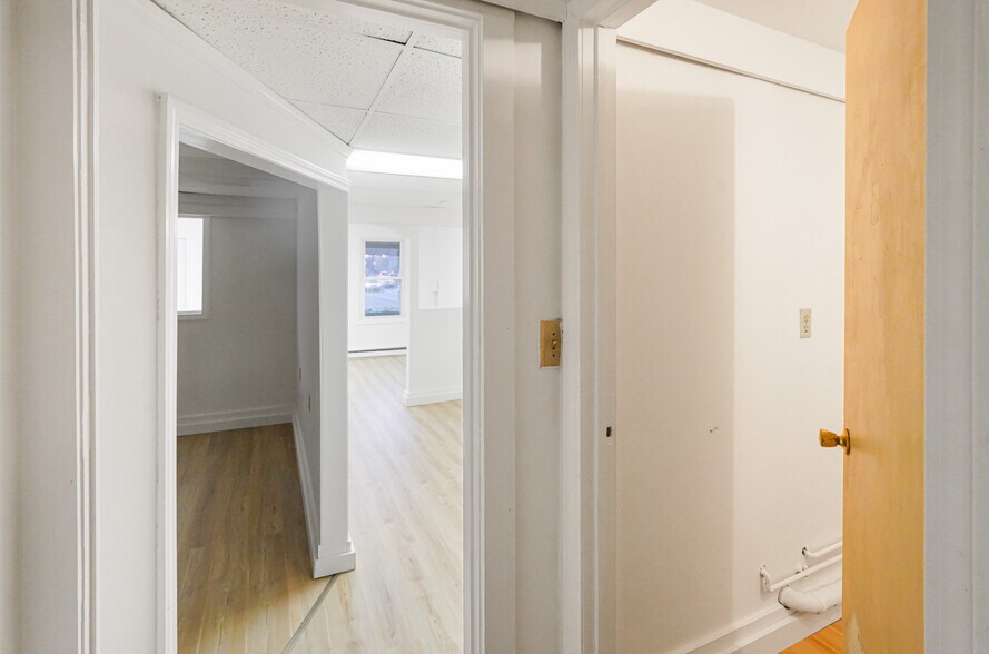 More Photos Of 32 Worcester Rd, Charlton Storefront Retail Residential For Lease