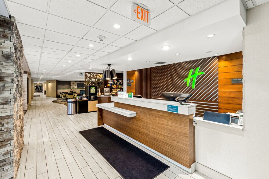 More Photos Of 400 7th North St, Liverpool Hotel For Sale