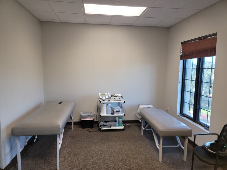 More Photos Of 2295 S Hiawassee Rd, Orlando Office For Lease