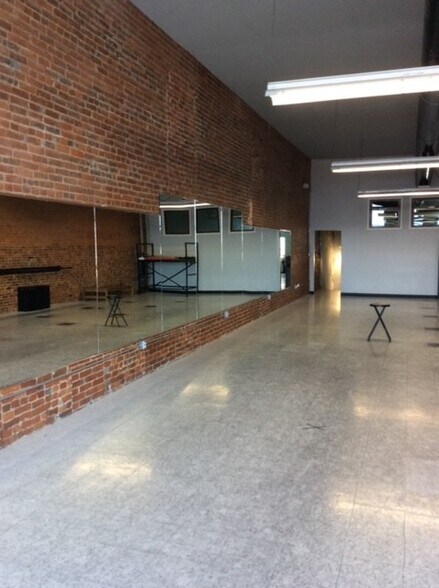 More Photos Of 315 N Main St, Burlington General Retail For Sale