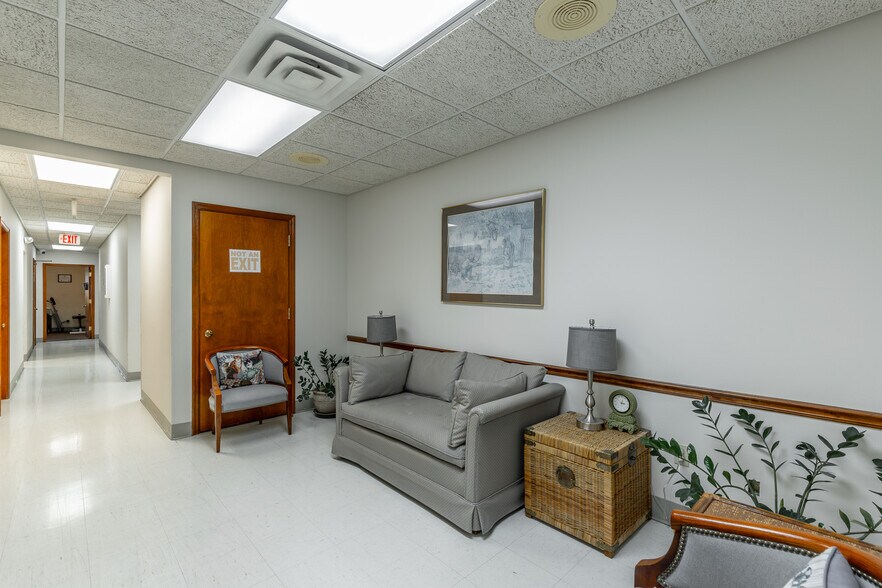 More Photos Of 932 Spring Creek Rd, Chattanooga Office For Sale