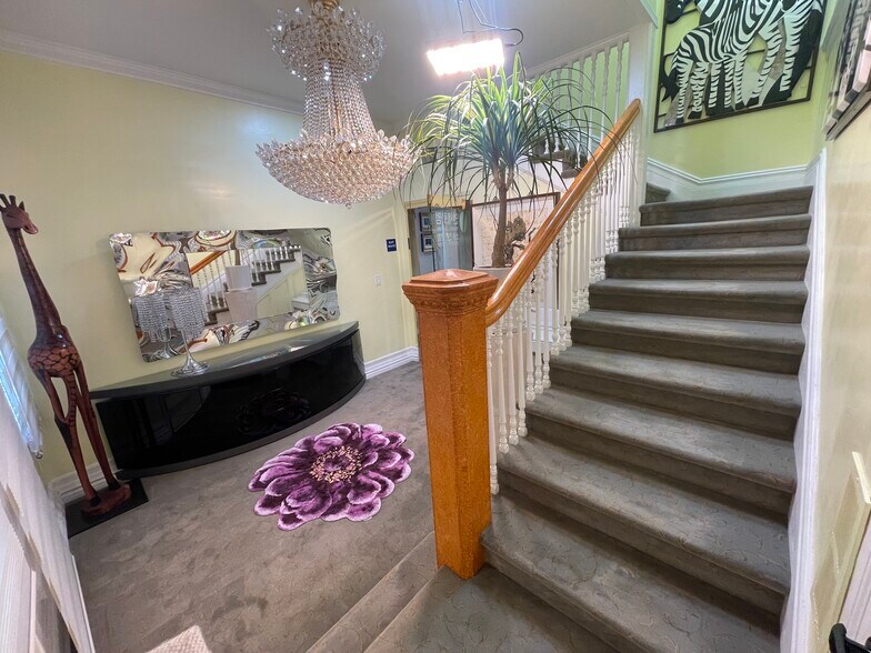 More Photos Of 1021 S Union Ave, Los Angeles Office Residential For Lease