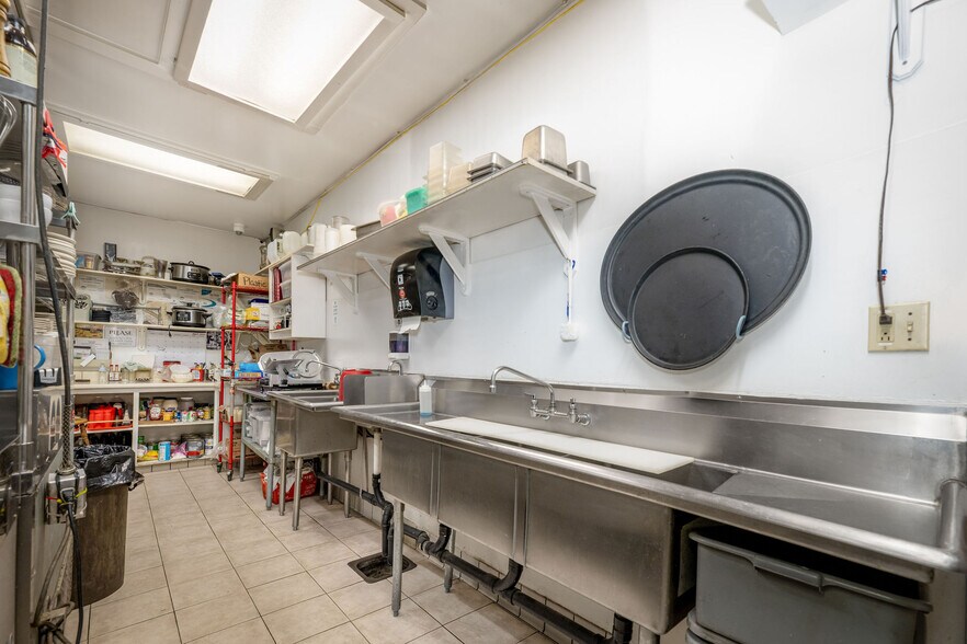 More Photos Of 15432 Washington Rd, Washington Storefront Retail Residential For Sale