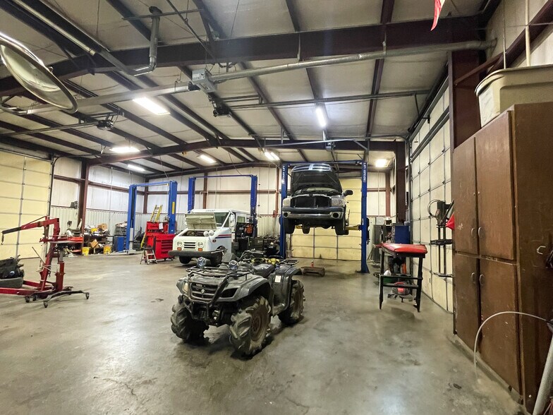 More Photos Of 912 SW 15th St, Wagoner Warehouse For Sale